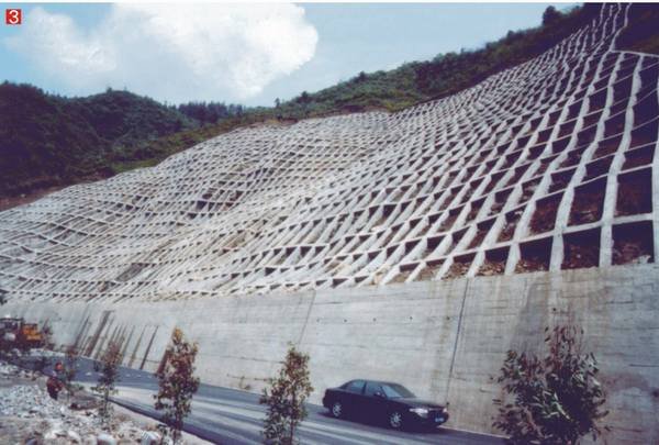 紫坪鋪213國(guó)道邊坡支護(hù)