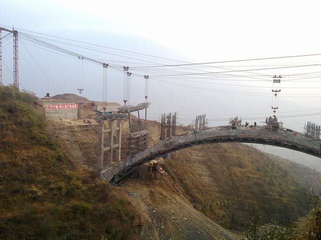 漢原縣龍?zhí)稖?號橋吊裝