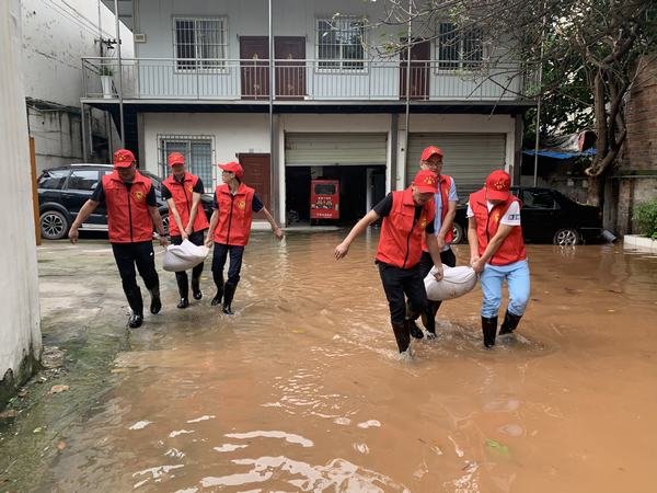 公司聞汛而動 全力投入防汛抗洪 