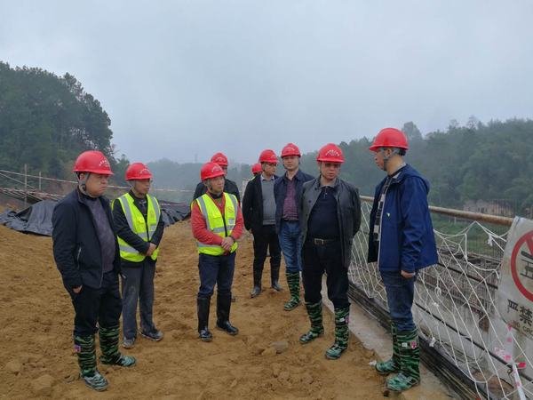 代勇一行深入土地灘水庫工程施工現(xiàn)場檢查指導工作