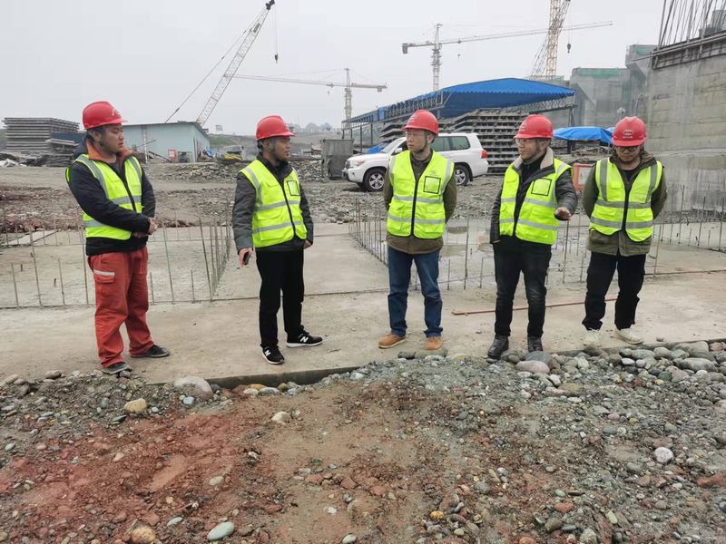 公司黨委書記、董事長代勇一行到岷江虎渡溪航電樞紐工程項目檢查指導工作