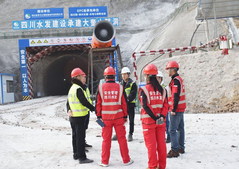 建設(shè)公司亭子口Ⅰ標(biāo)段項目部搶抓施工季掀起大干快干施工熱潮