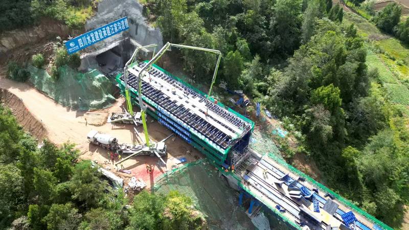 聚勢賦能 同心睿贏—亭子口灌區工程汪家溝渡槽首跨槽身澆筑順利完成