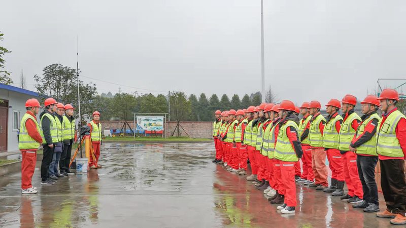 ?公司副總經(jīng)理汪輝德一行赴岷江虎渡溪航電樞紐工程項(xiàng)目看望慰問一線職工