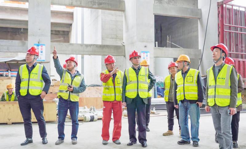 公司黨委書(shū)記、董事長(zhǎng)代勇一行到虎渡溪項(xiàng)目開(kāi)展調(diào)研