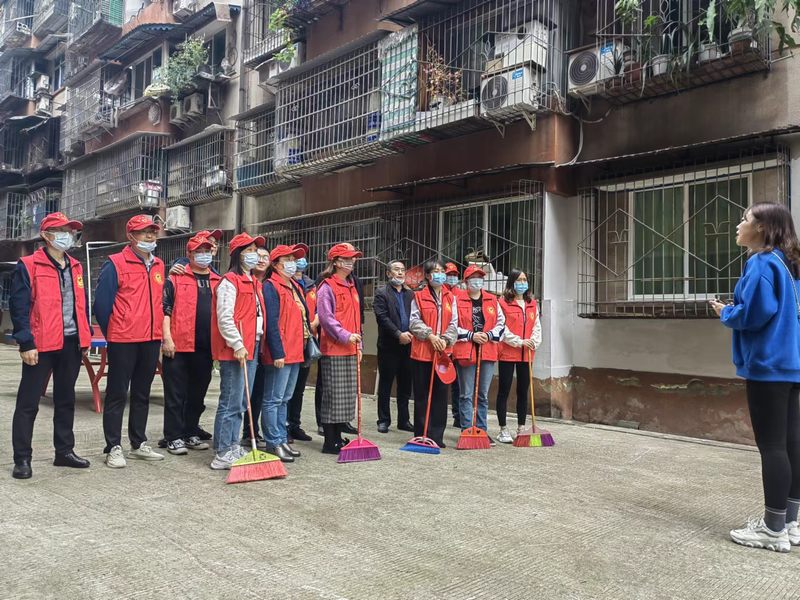 資陽辦公區(qū)協(xié)同社區(qū)開展創(chuàng)建全國文明城市進小區(qū)志愿服務(wù)