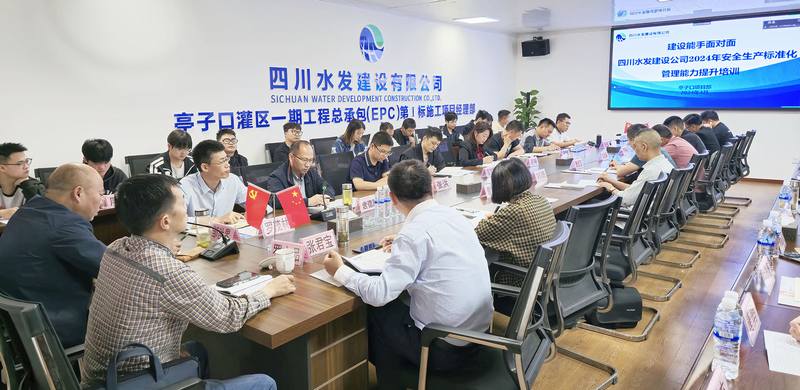 建設(shè)能手面對面 安全生產(chǎn)點對點