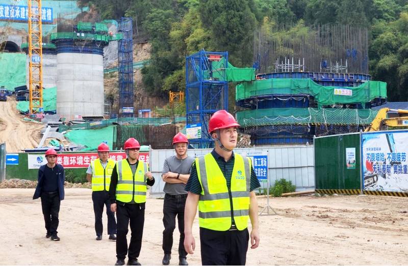 袁斌帶隊檢查部分項目生產(chǎn)經(jīng)營情況