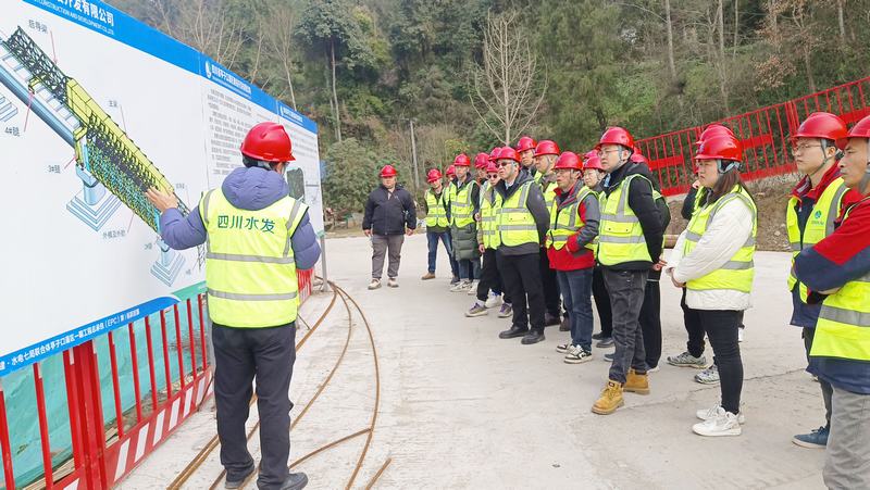 三分公司在亭子口項目舉行高大渡槽施工工藝、施工技術(shù)學習交流活動