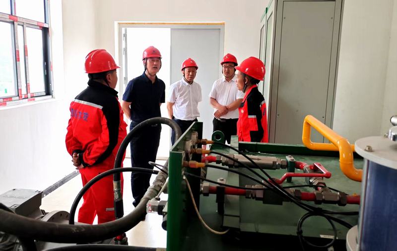 袁斌“四不兩直”檢查向家壩灌區(qū)運(yùn)維情況