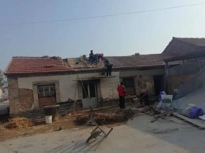 臺子鎮(zhèn)扎實推進廢舊房屋及殘垣斷壁“清零行動”與房屋修繕工作，助力鄉(xiāng)村面貌煥新